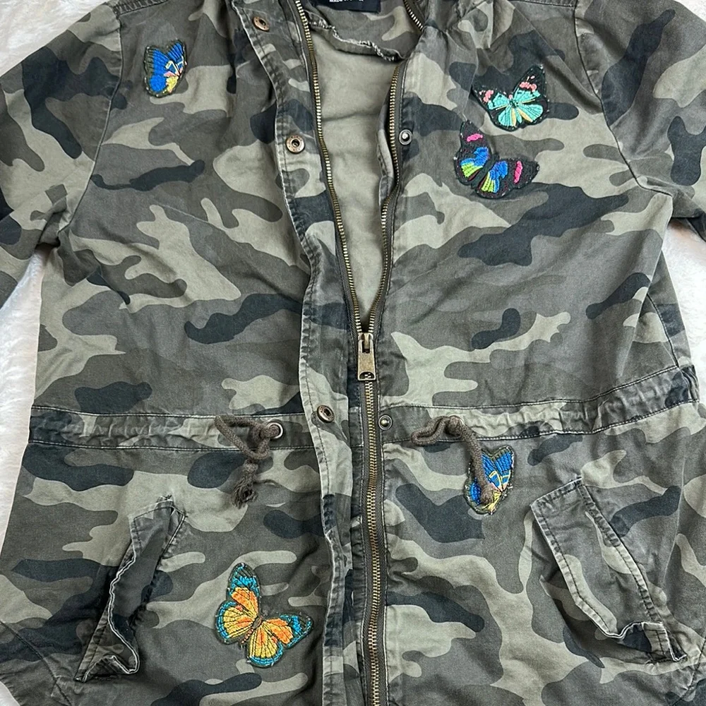 Love Tree Camouflage Jacket with Hood Colorful Butterly Embroidery - Picture 3 of 11
